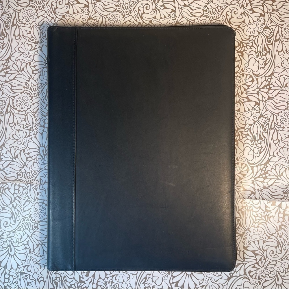Buxton Velvet Touch Cowhide Exterior Folder